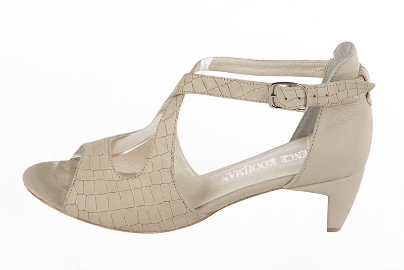 Champagne white women's closed back sandals, with crossed straps. Round toe. Low comma heels. Profile view - Florence KOOIJMAN